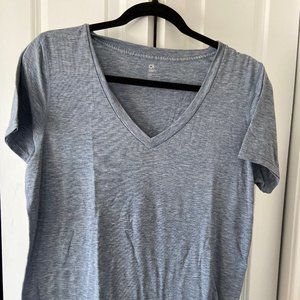 GAP workout shirt